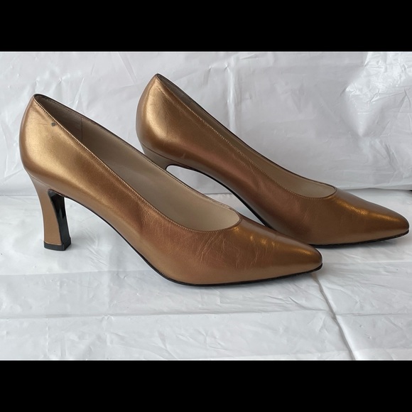Versani gold pumps, sz 10B with 3” heel, pristine condition with new heels - Picture 3 of 6